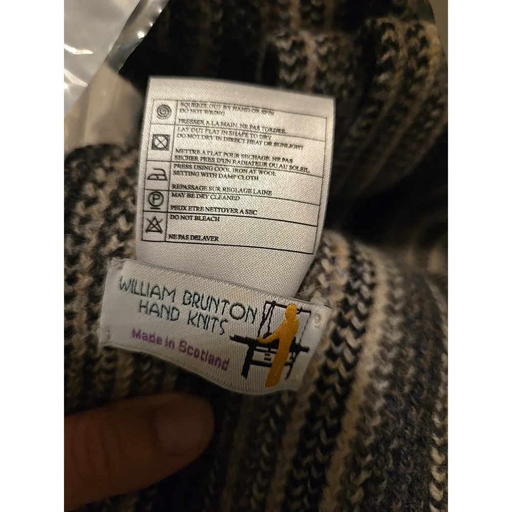 William Brunton Hand Knits Scotland 100% Pure Lambswool Gray/Black Striped Scarf